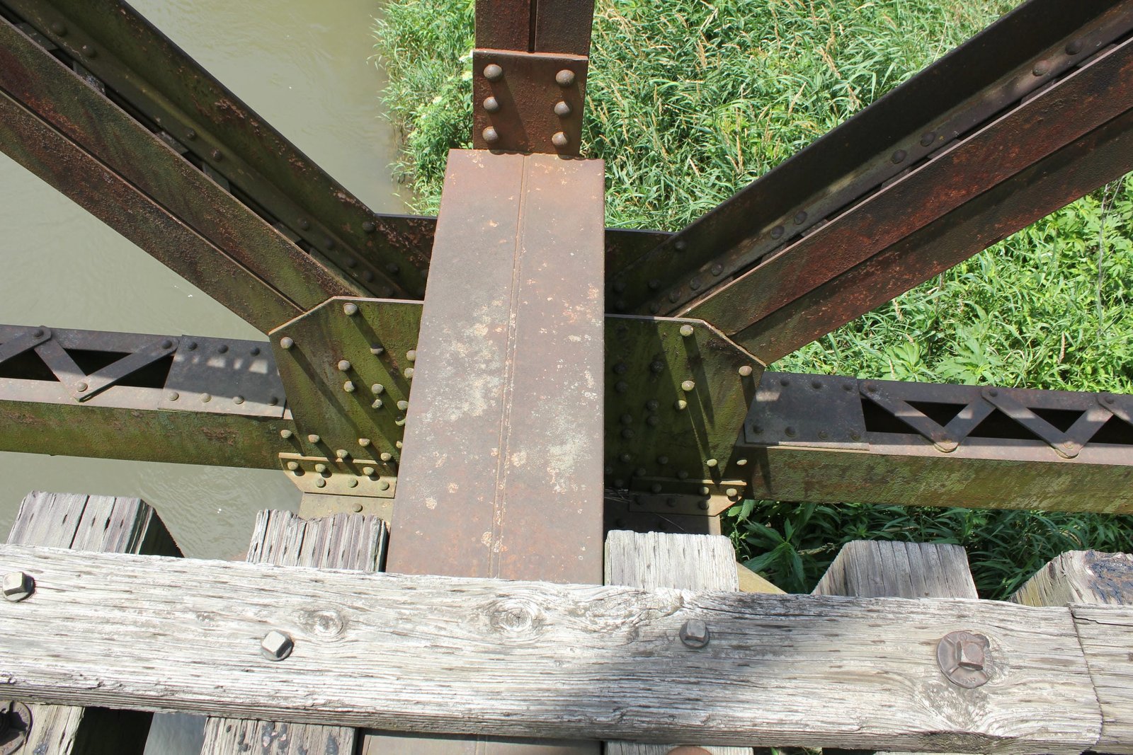 Lower connection